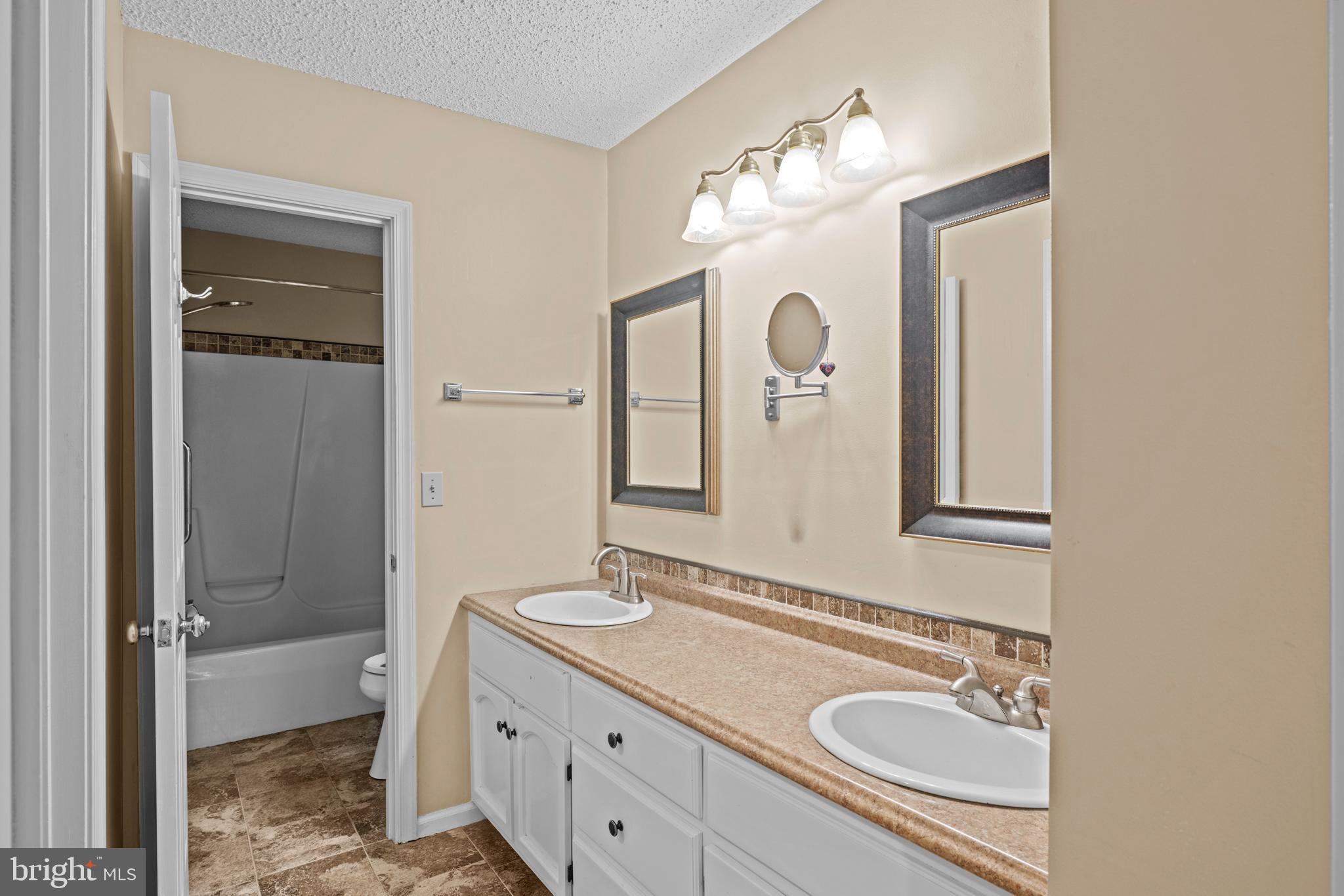 LAKE MONTICELLO - Residential