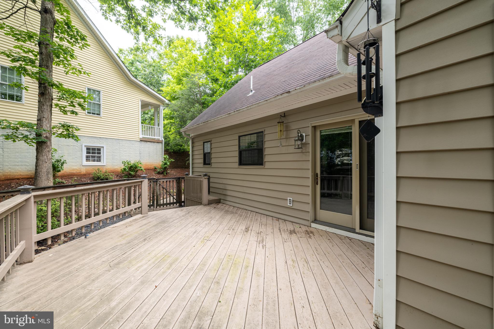 LAKE MONTICELLO - Residential