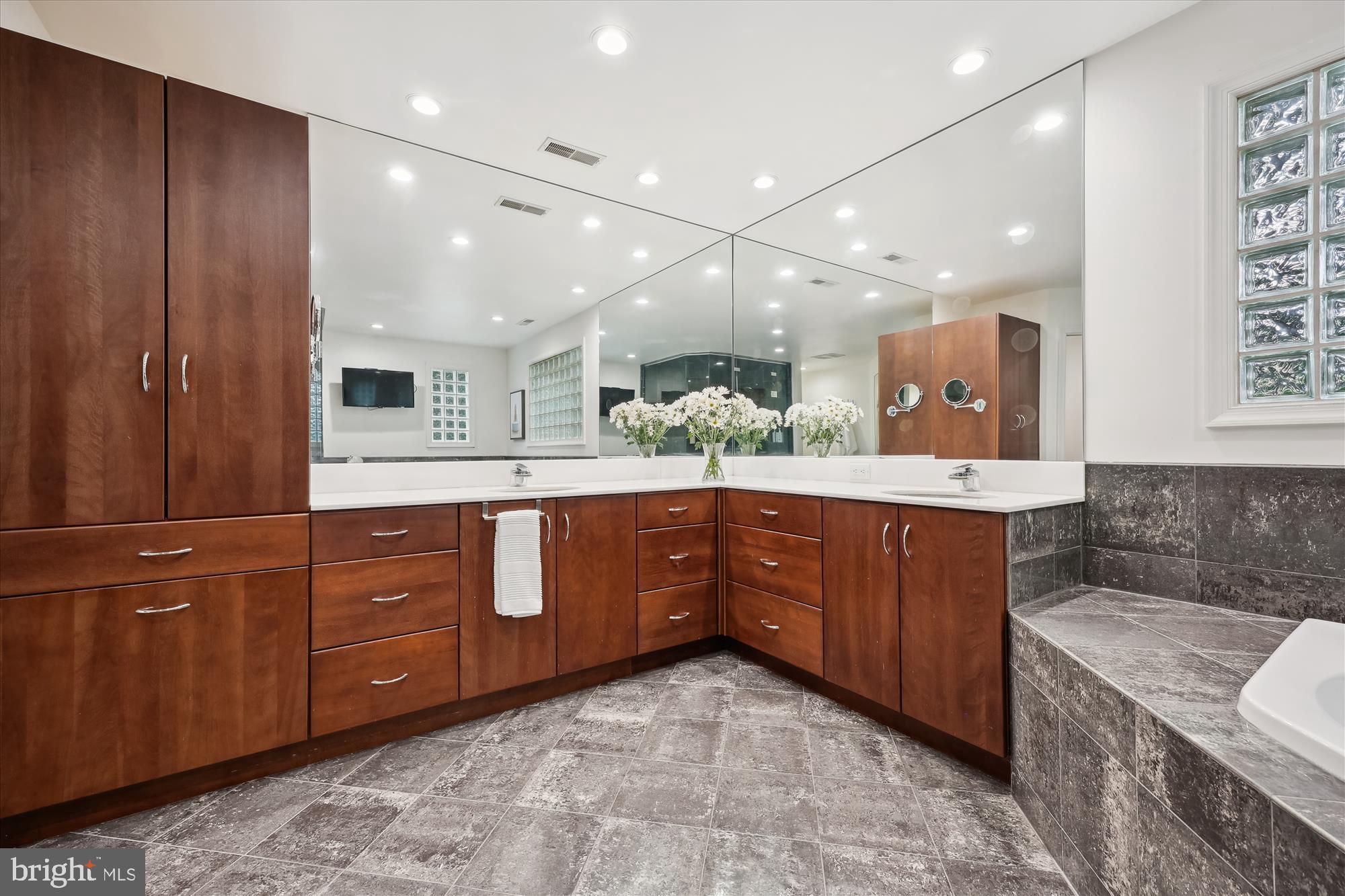 TIMBERLAWN - Residential