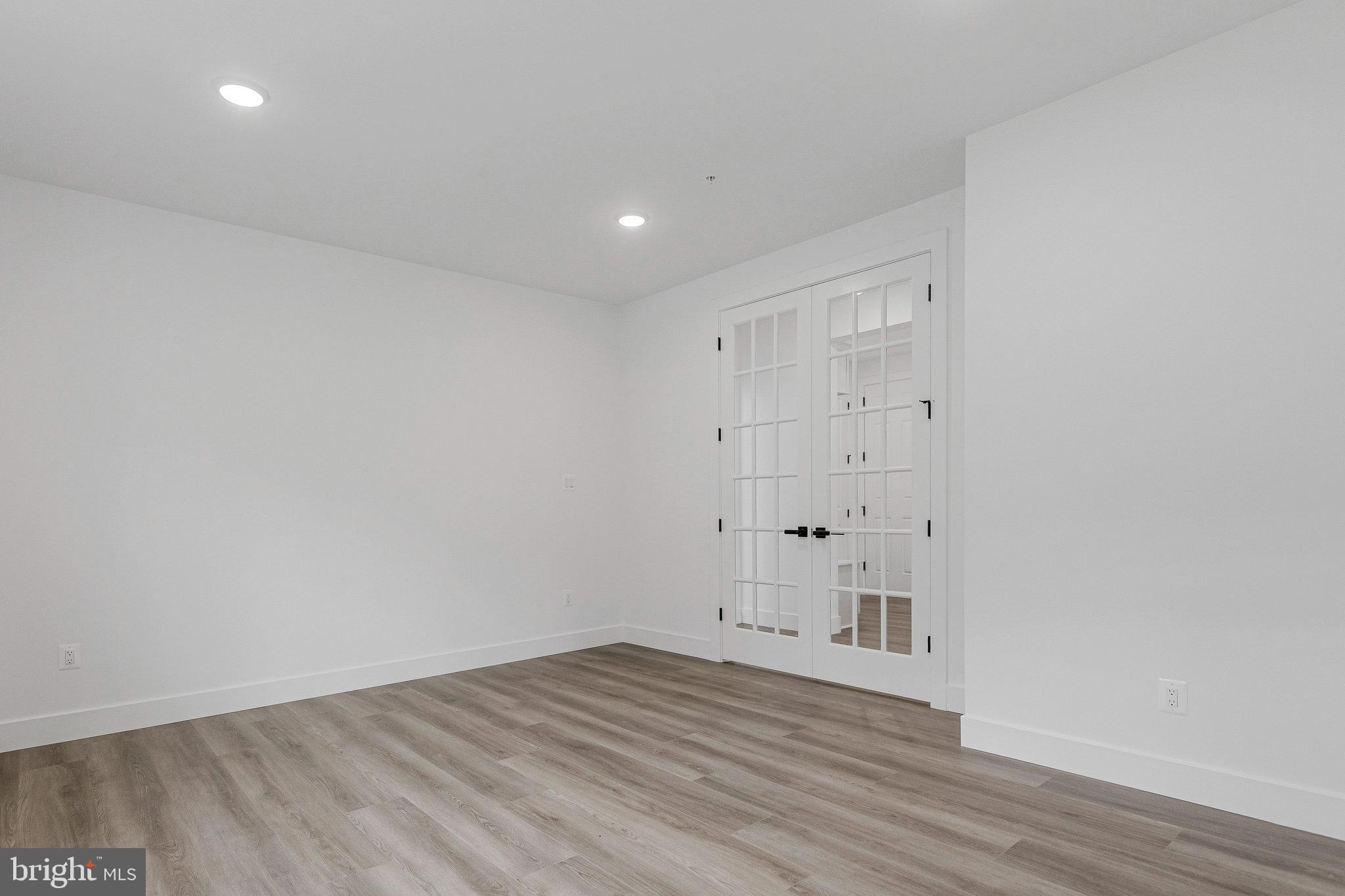 ST JAMES - Residential