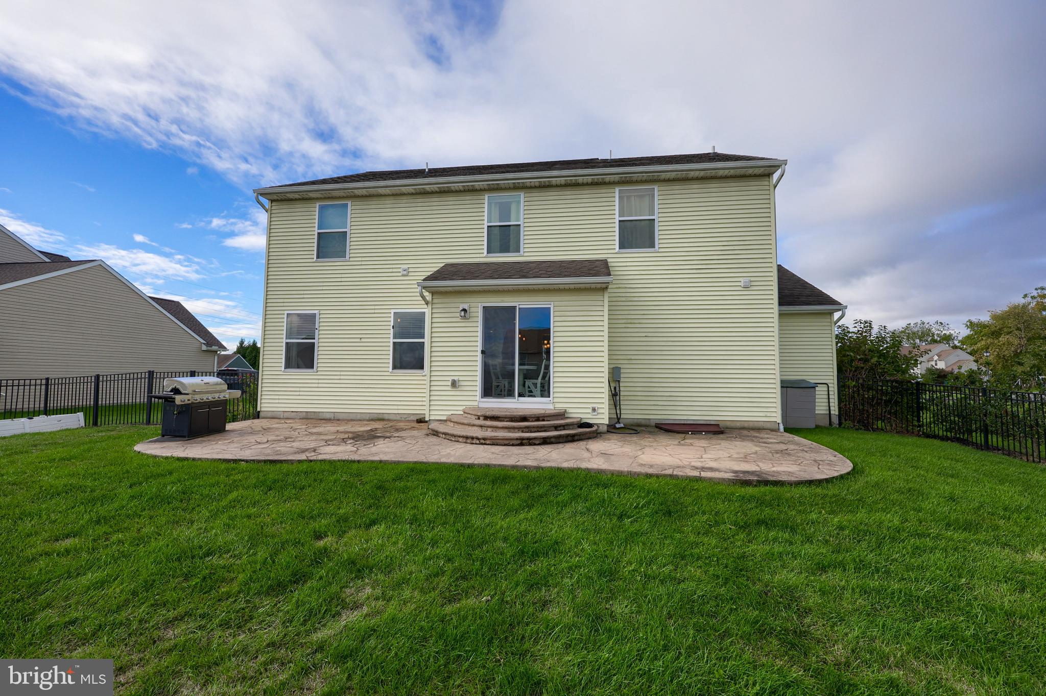 12 PEMBROOKE LANE