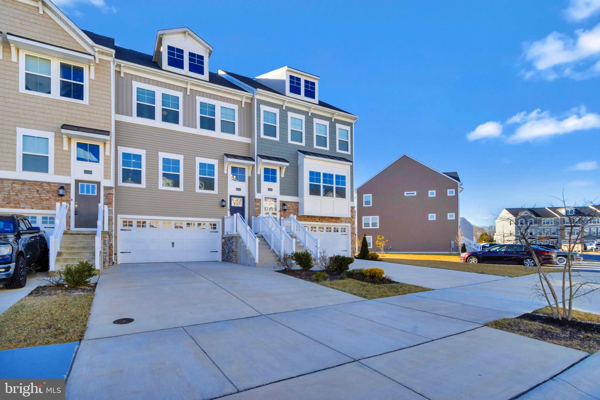 PLANTATION LAKES - Residential