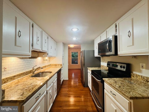 Photo of 6279 Kerrydale Drive, SPRINGFIELD, VA 22152 (MLS # VAFX2345220)