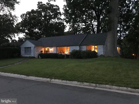 Photo of 3301 WINNETT RD, CHEVY CHASE, MD 20815 (MLS # MDMC2085964)