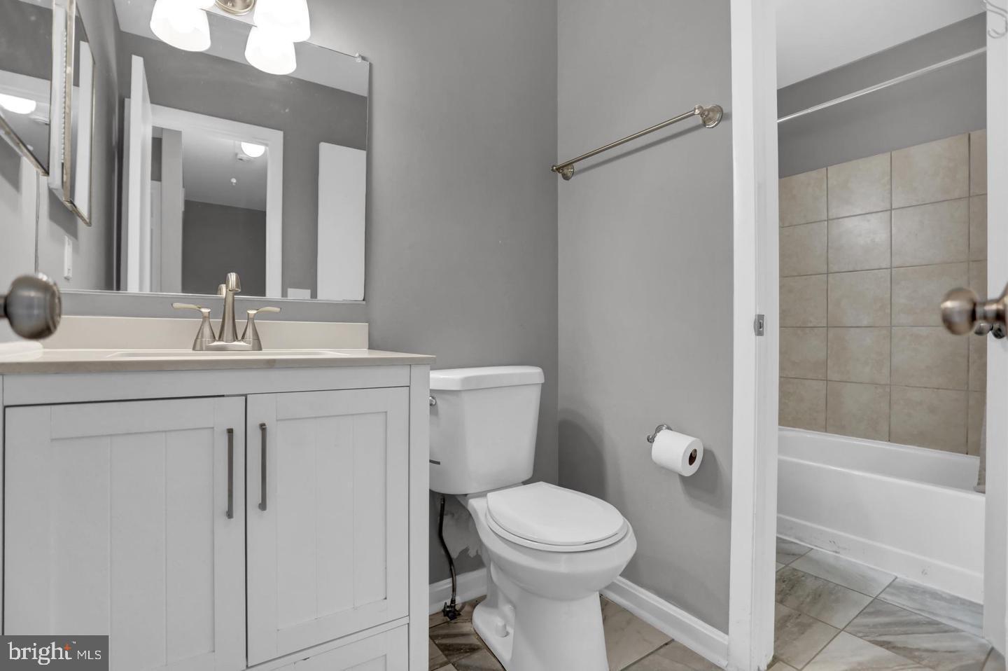 WOODSDALE MANOR - Residential Lease