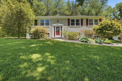 Photo of 1811 Cranberry Lane, RESTON, VA 20191 (MLS # VAFX2317920)