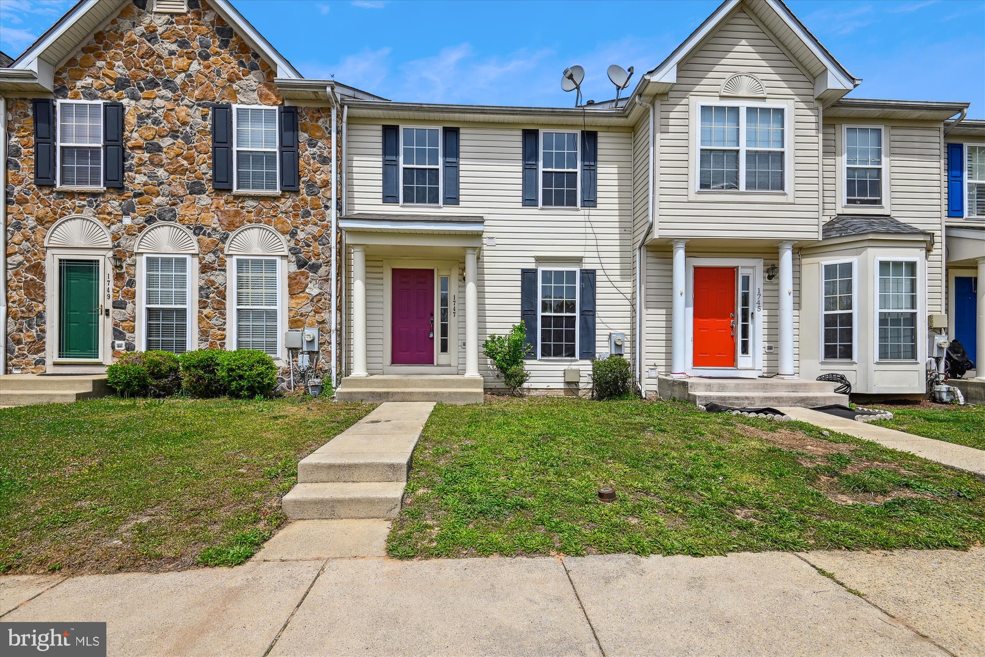 Beautifully updated townhome in sought-after Seven Oaks! This spacious 3BR/2.5BA features engineered hardwood floors, a large kitchen with stainless steel appliances, and a bright open layout perfect for entertaining. Upstairs, the primary suite offers a walk-in closet and stunning en suite bath with soaking tub and separate shower. Finished walk-out basement adds bonus living space with access to a private rear yard. Enjoy community amenities including pools, fitness centers, playgrounds, and more. Minutes to Fort Meade, Arundel Mills, major commuter routes, and BWI.
Buyer to pay a short sale negotiation fee of $6,000.00 or 2% of the purchase price, whichever is greater, upon closing.