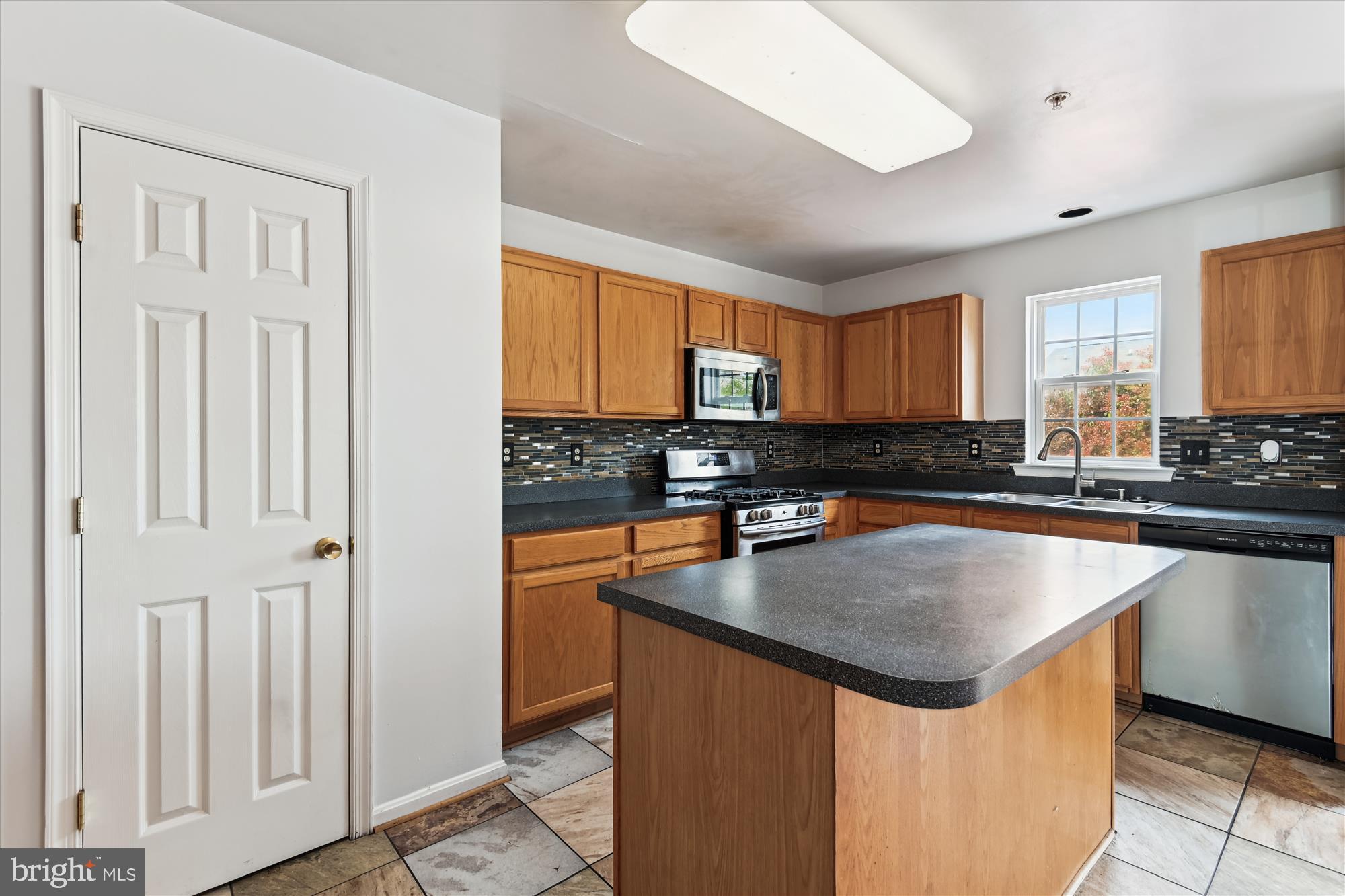 1747 GLEBE CREEK WAY