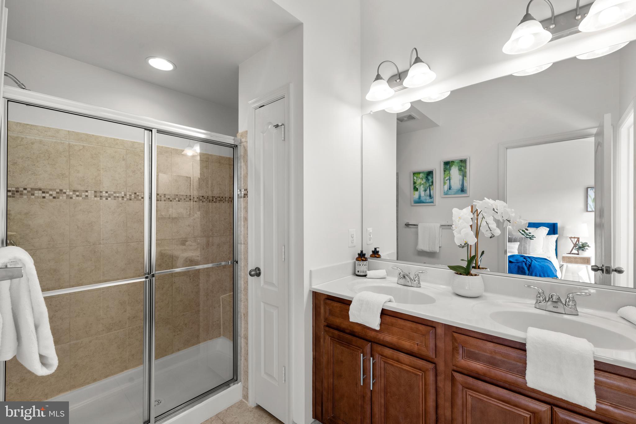 VILLAGE GREENS - Residential