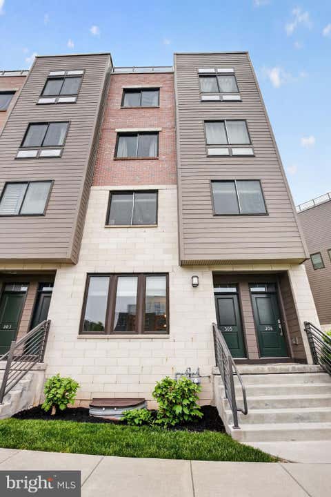 Townhouse For Sale - 305 Lakeview Court #BLDG 300<br/> Montgomery County, KING OF PRUSSIA, PA 19406