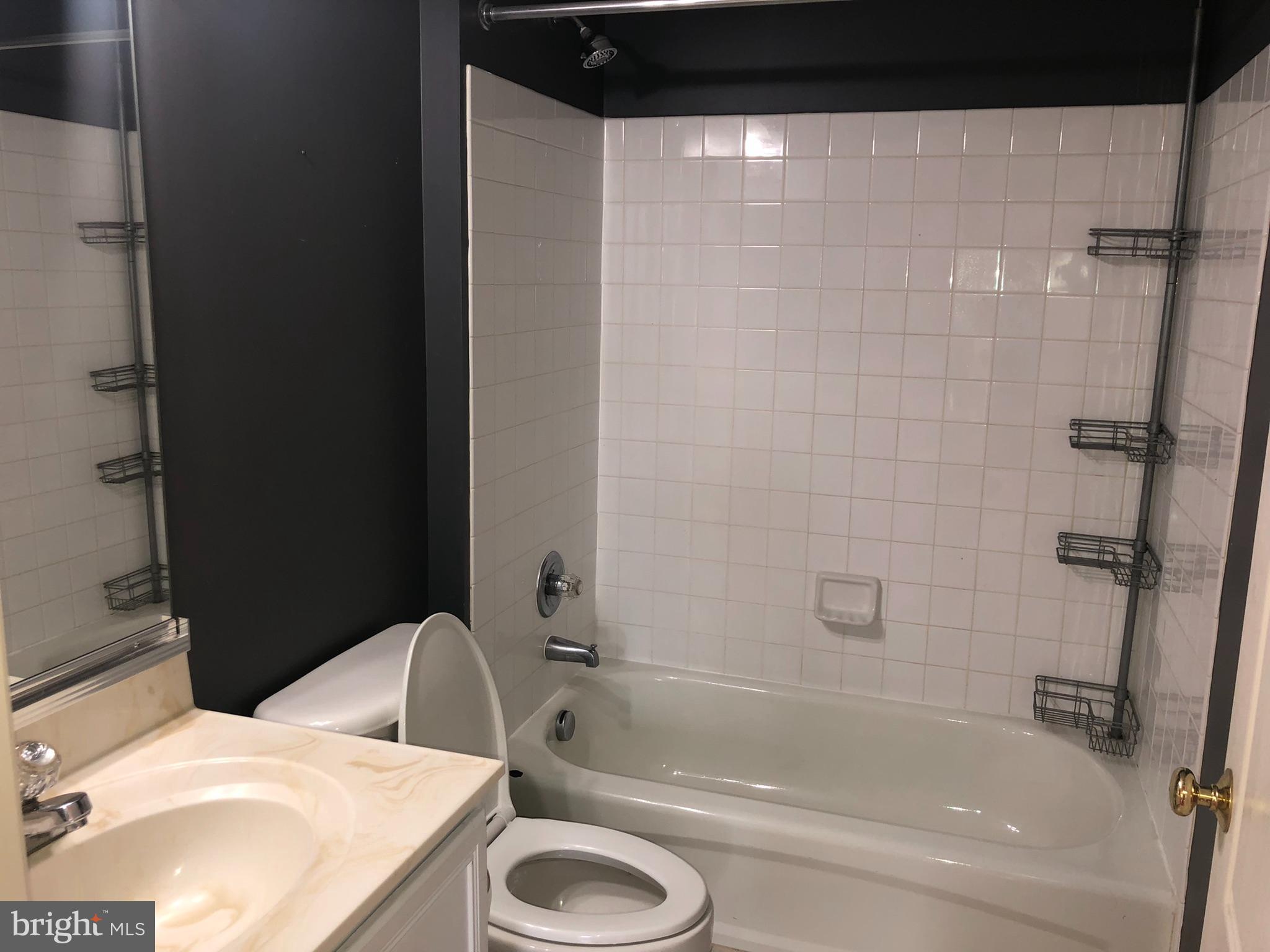 LOUDOUN VALLEY ESTATES - Residential Lease