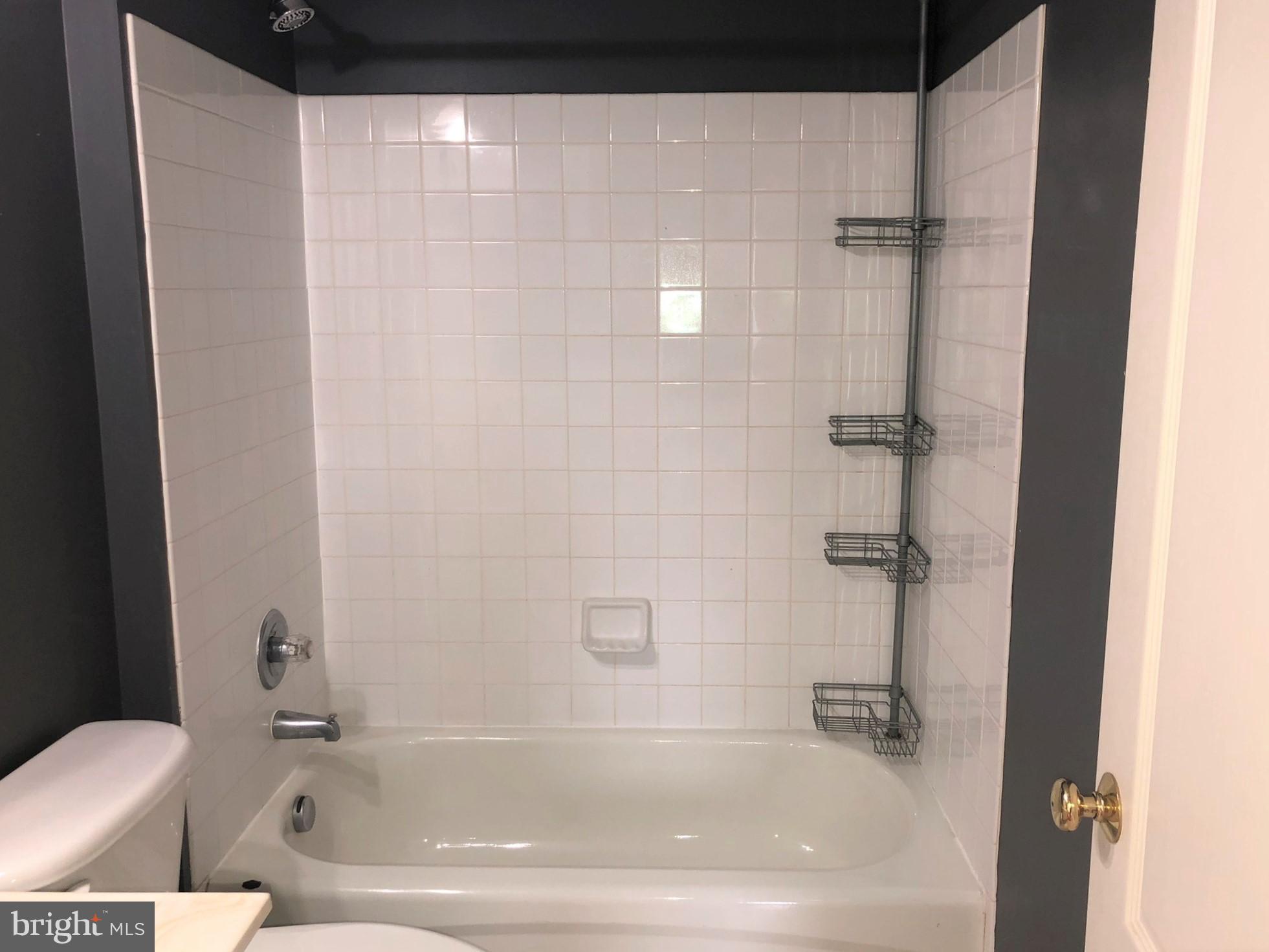 LOUDOUN VALLEY ESTATES - Residential Lease