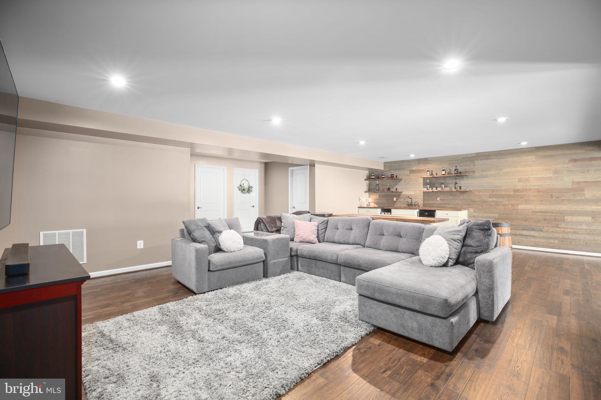 THE VILLAGE AT COURTHOUSE COMMONS - Residential