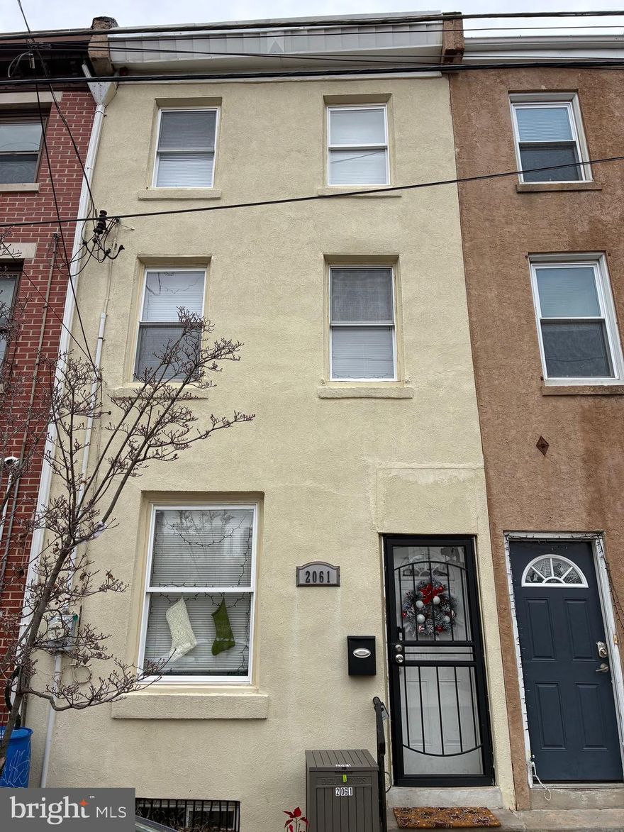 Recently renovated 4 bed, 2.5 bath Townhouse  in excellent condition! Perfect for owner‑occupants or investors. Currently tenant‑occupied at $2,200/month, with lease ending in Oct, offering flexibility to move in or continue as an income property. Modern updates, turnkey condition.