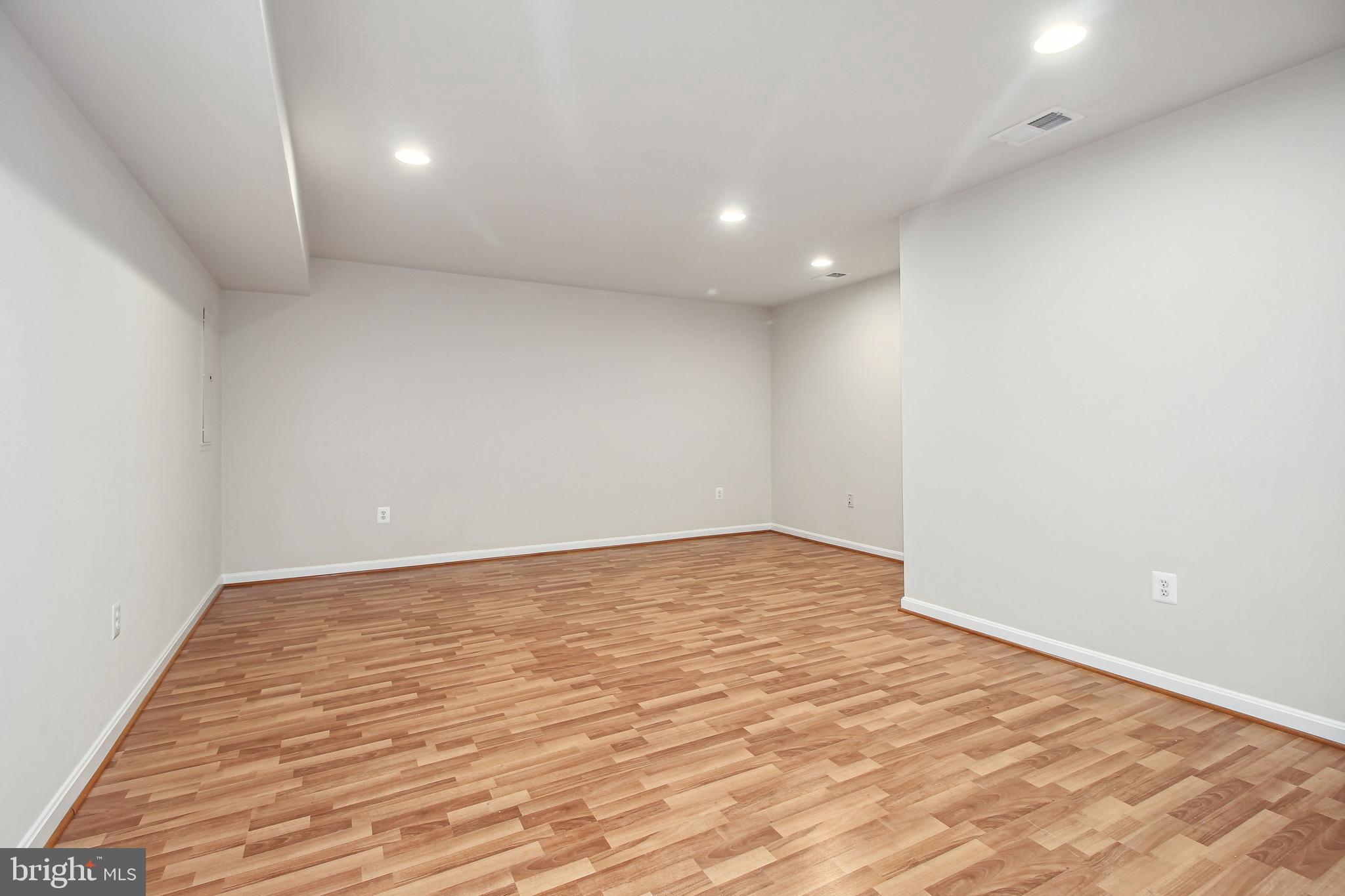 SEVEN OAKS - Residential