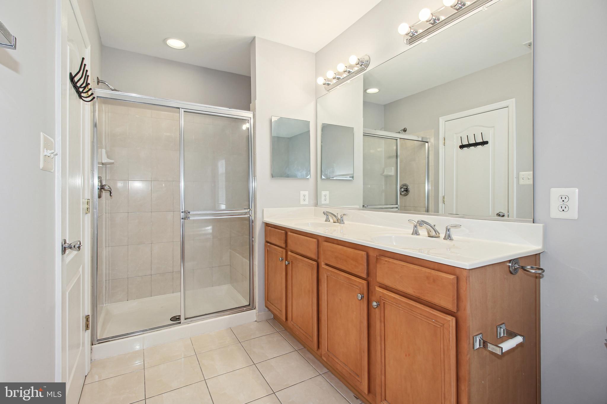 SEVEN OAKS - Residential