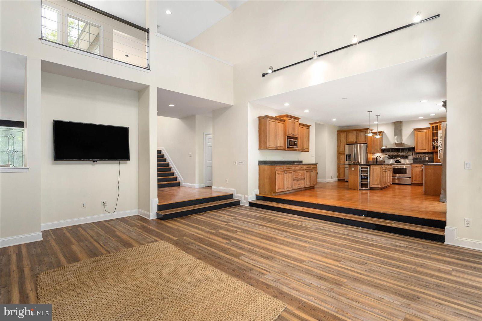 WHISPERING WOODS - Residential