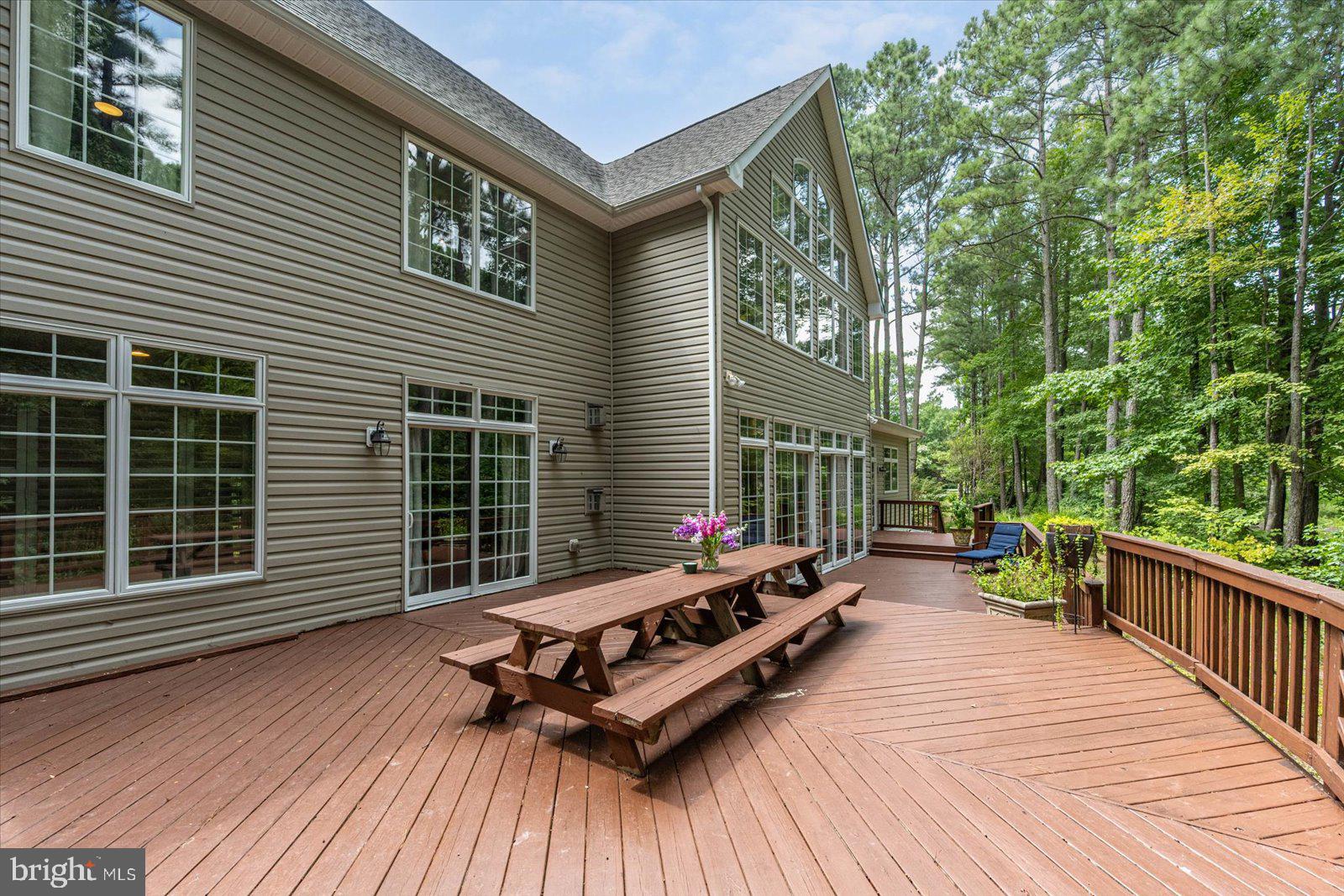 WHISPERING WOODS - Residential