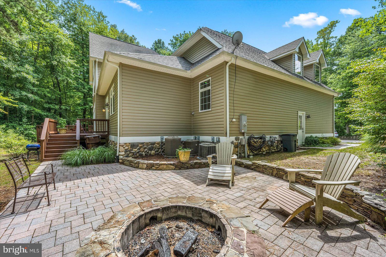 WHISPERING WOODS - Residential