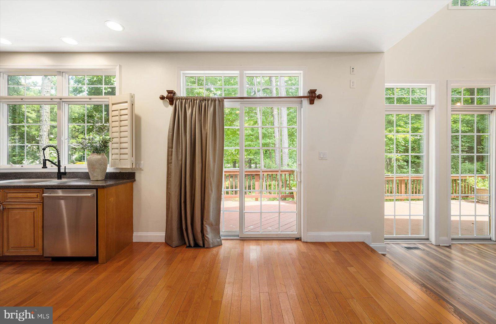 WHISPERING WOODS - Residential