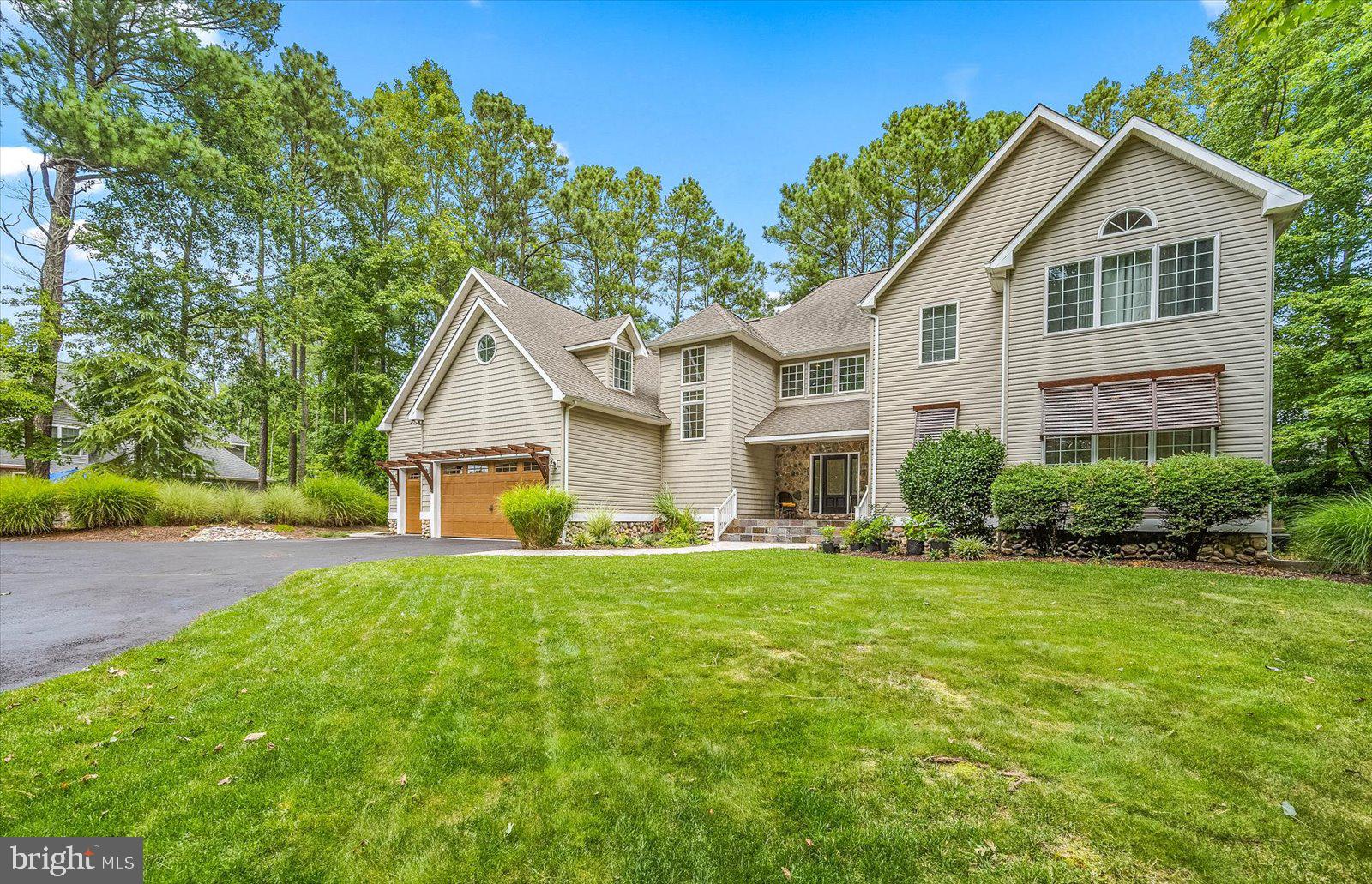 WHISPERING WOODS - Residential