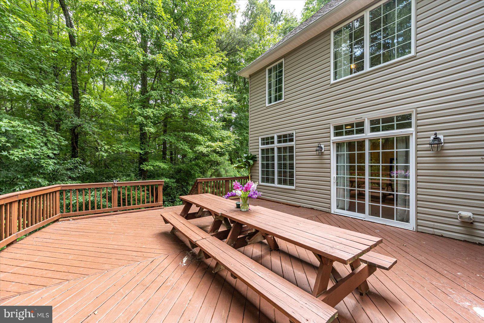 WHISPERING WOODS - Residential