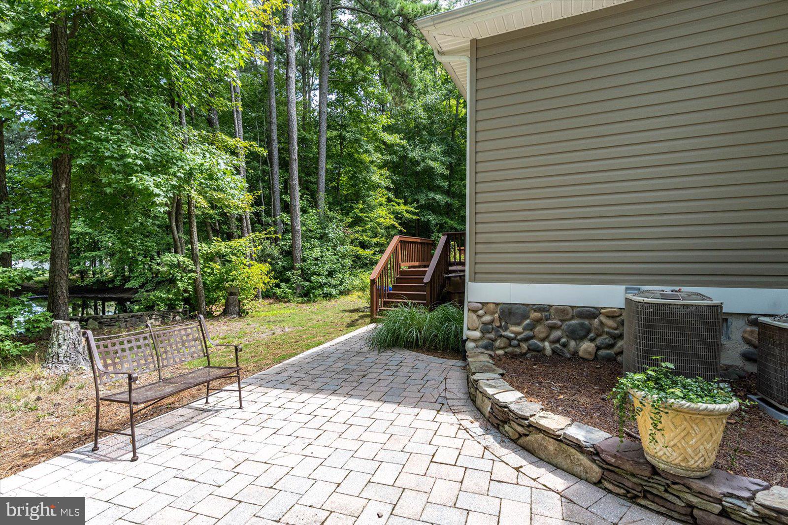 WHISPERING WOODS - Residential