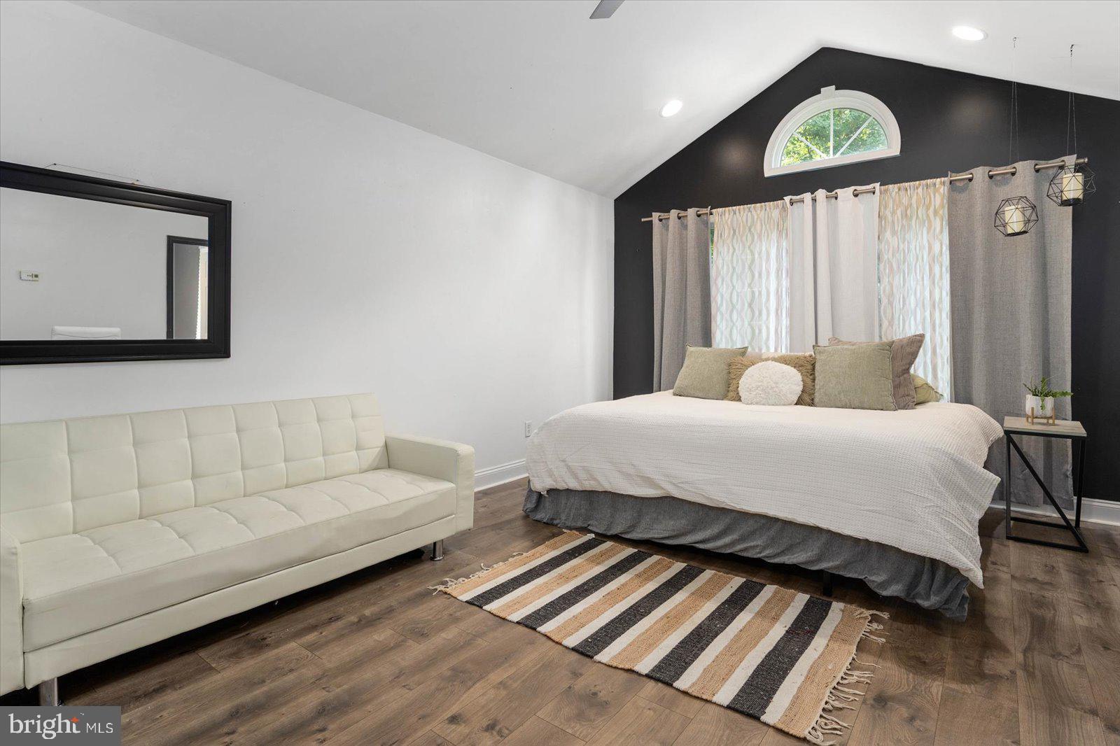 WHISPERING WOODS - Residential