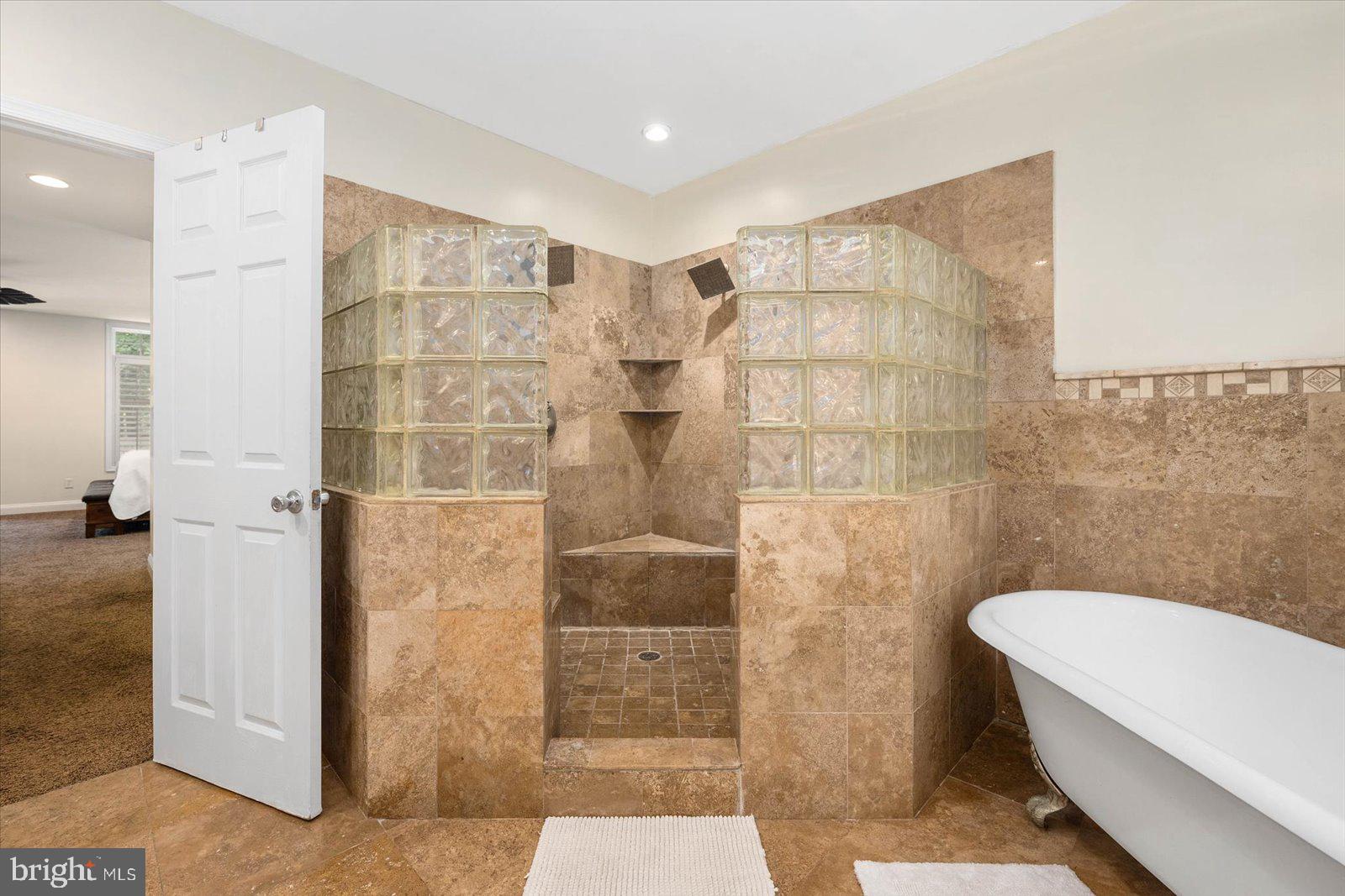 WHISPERING WOODS - Residential