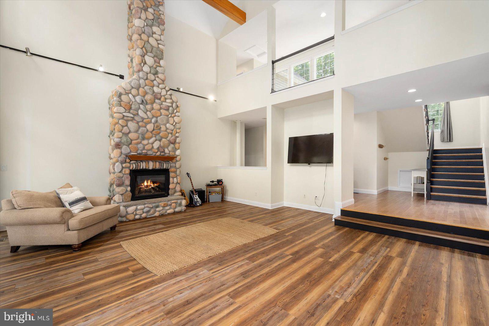 WHISPERING WOODS - Residential