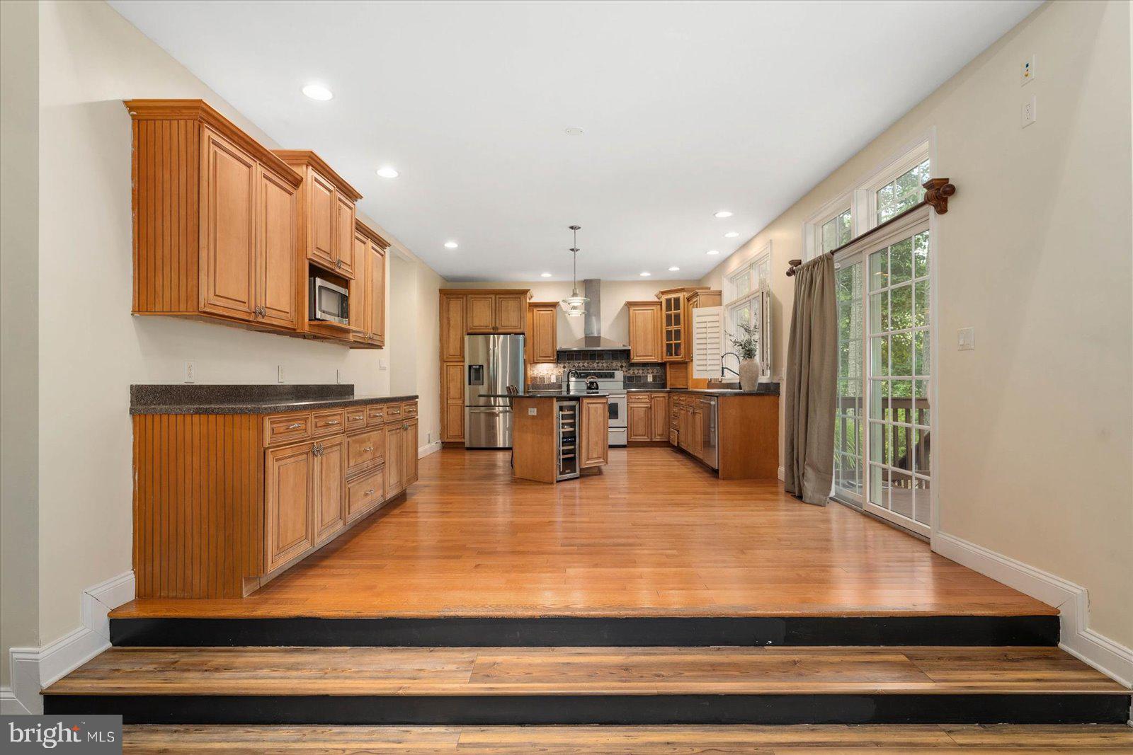 WHISPERING WOODS - Residential