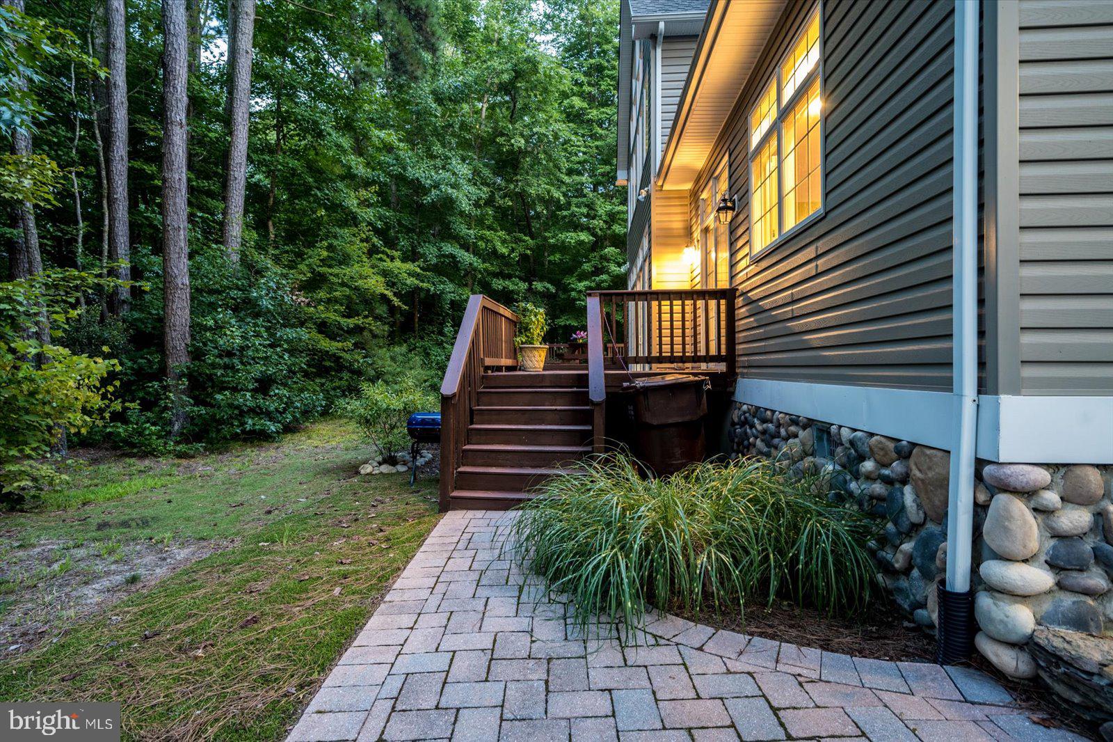 WHISPERING WOODS - Residential