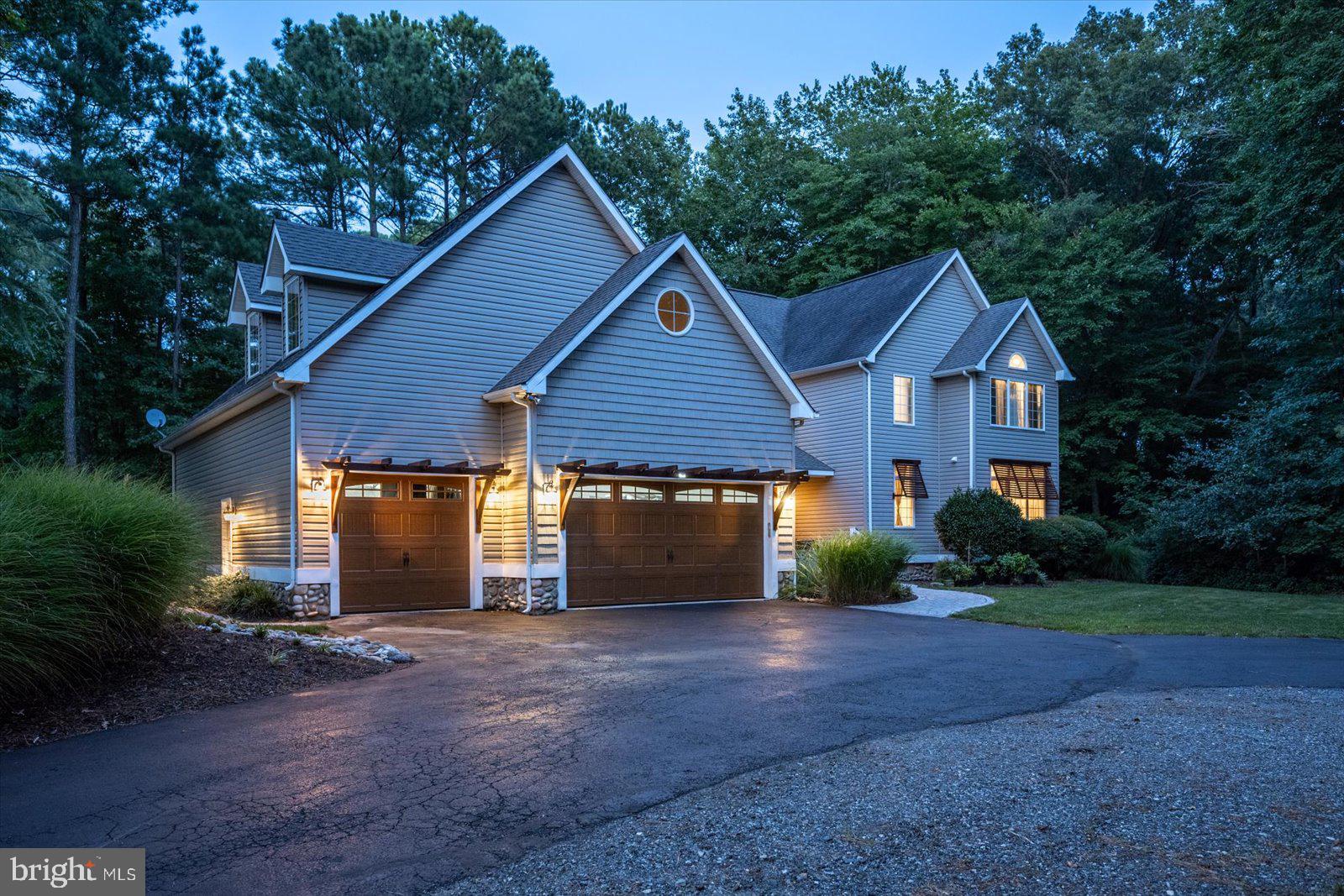 WHISPERING WOODS - Residential