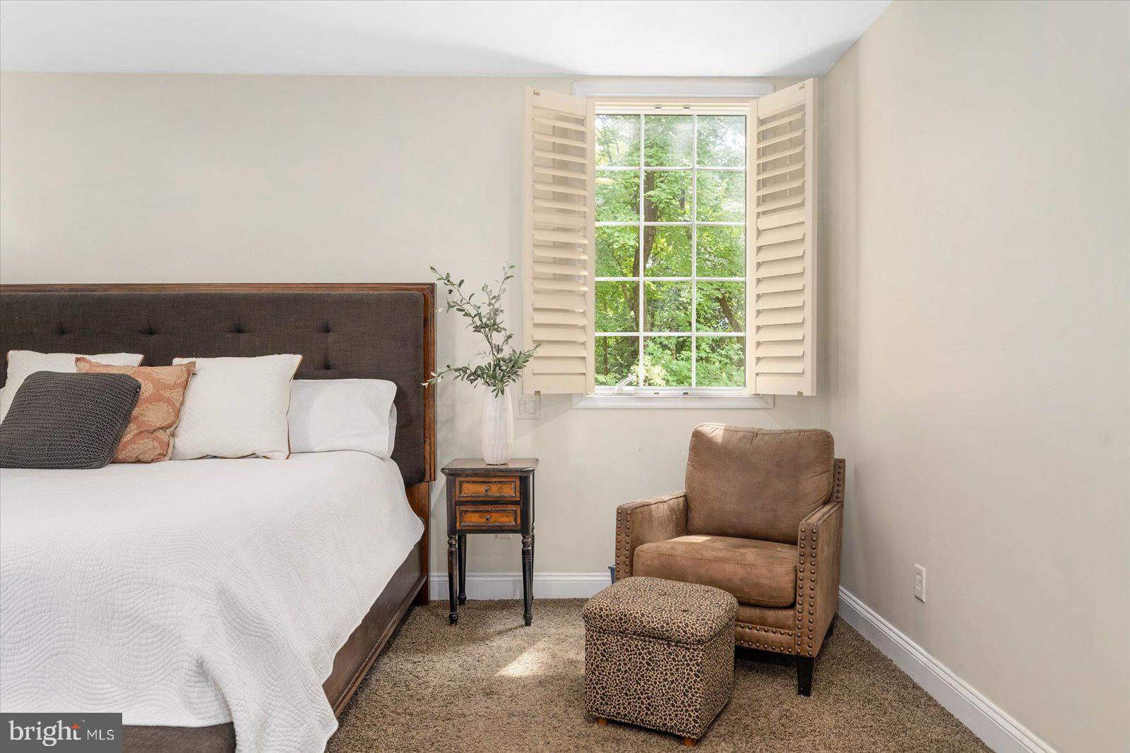 WHISPERING WOODS - Residential