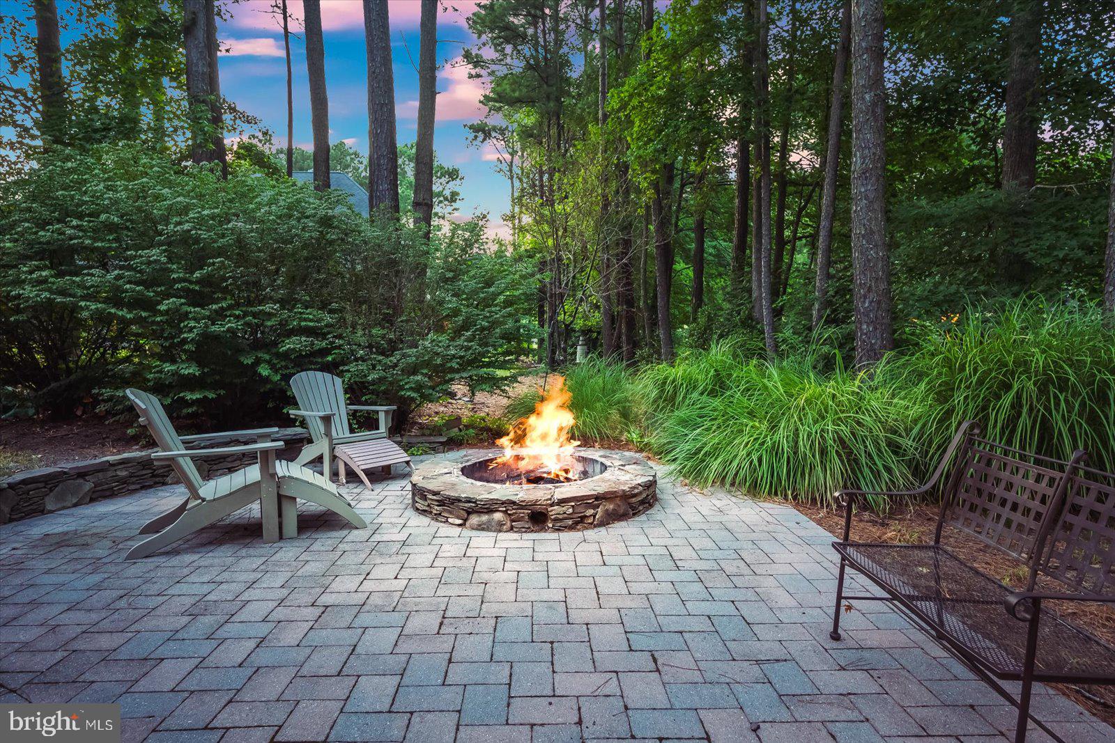 WHISPERING WOODS - Residential