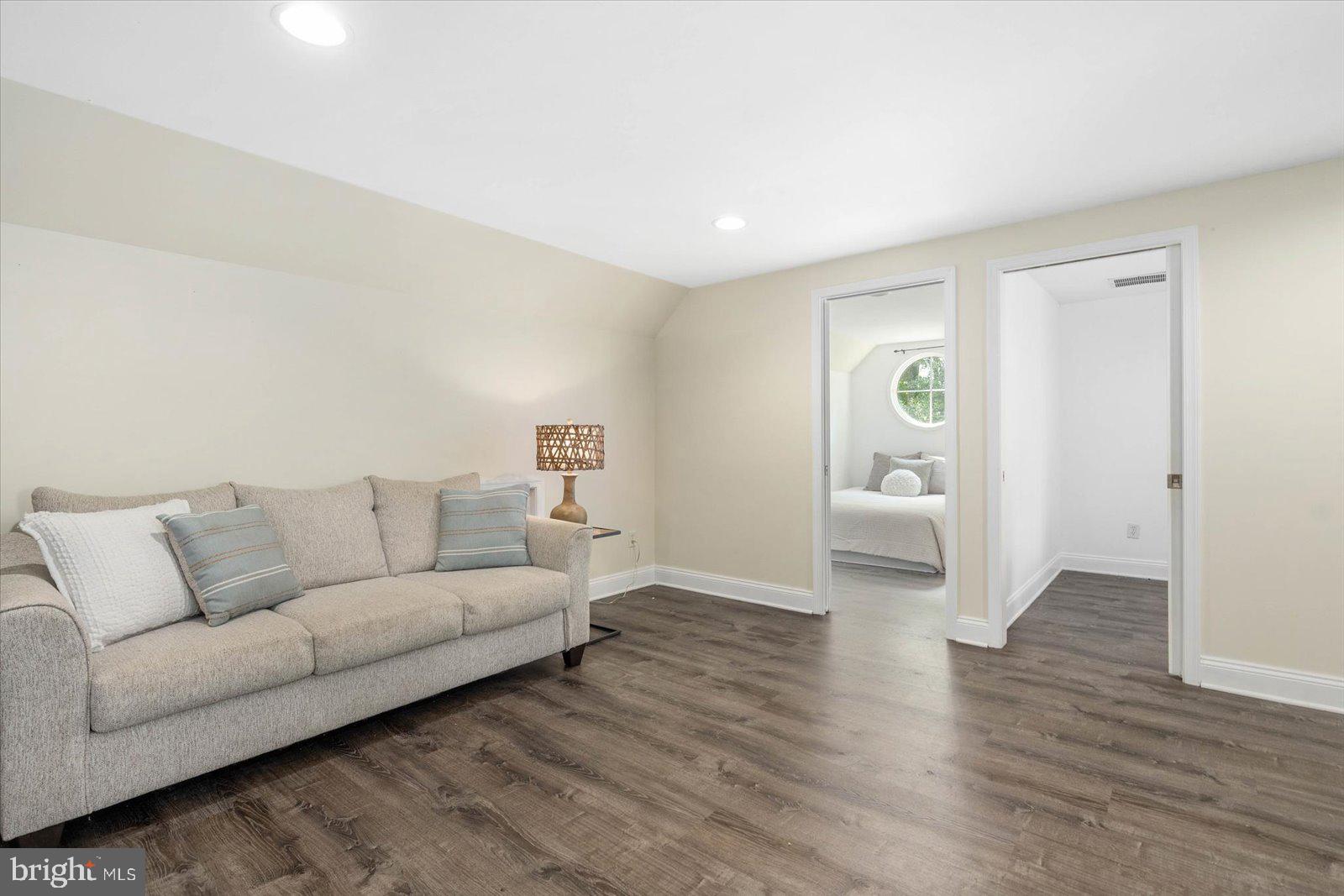 WHISPERING WOODS - Residential