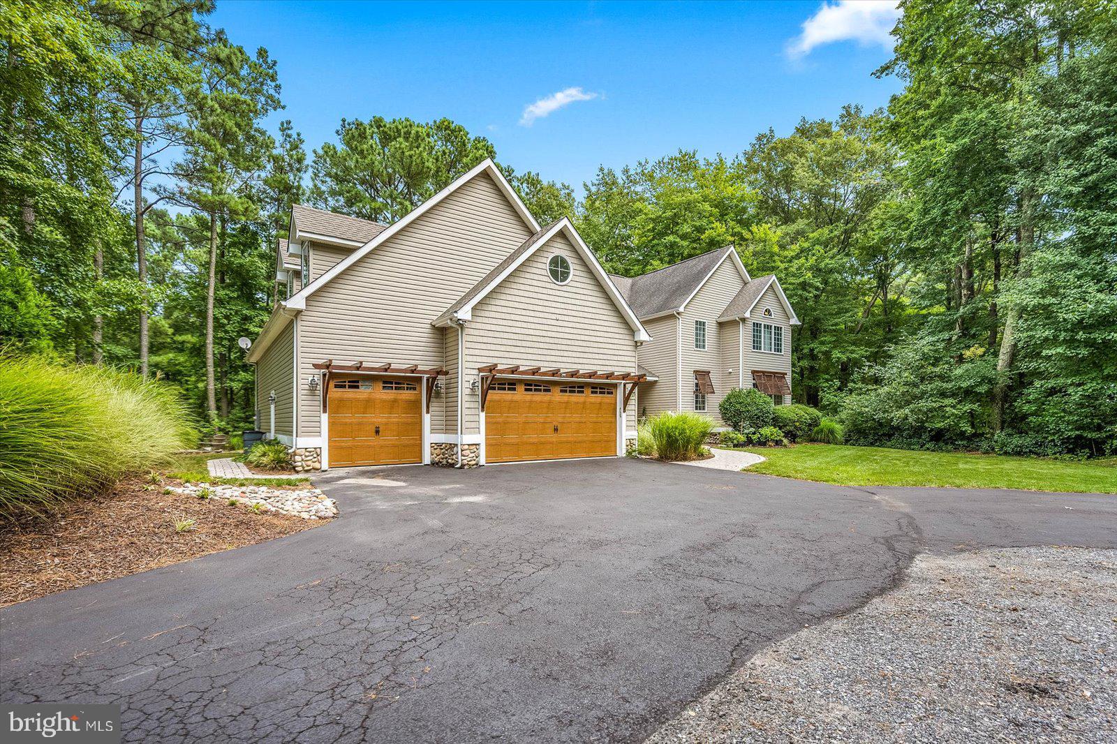 WHISPERING WOODS - Residential