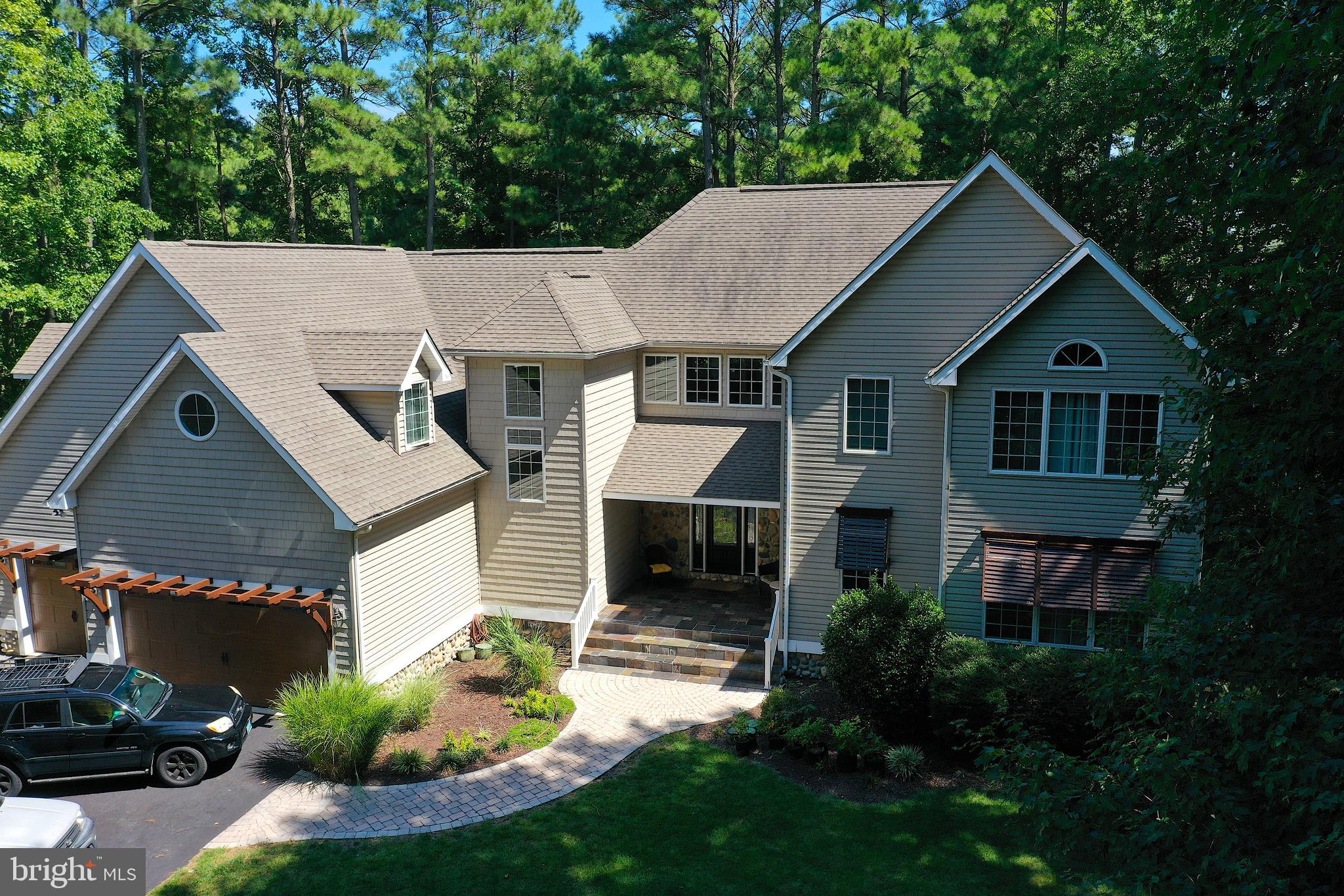 WHISPERING WOODS - Residential