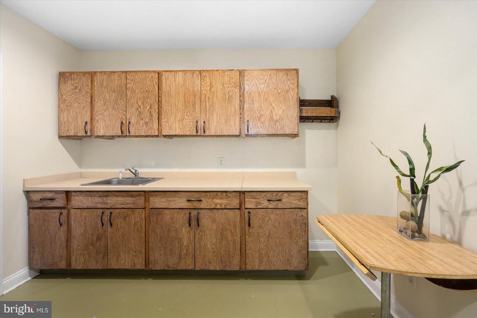 WHISPERING WOODS - Residential