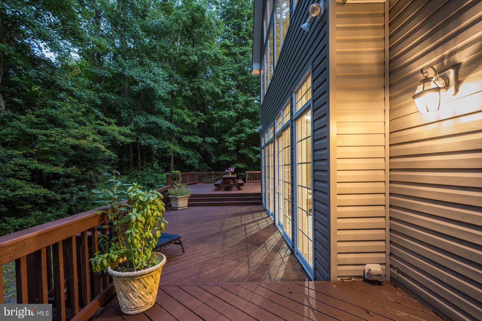 WHISPERING WOODS - Residential