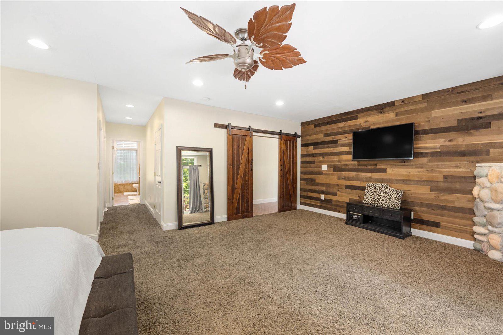 WHISPERING WOODS - Residential