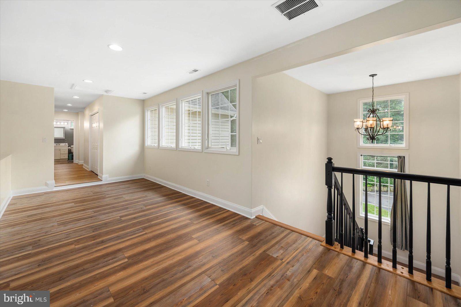 WHISPERING WOODS - Residential