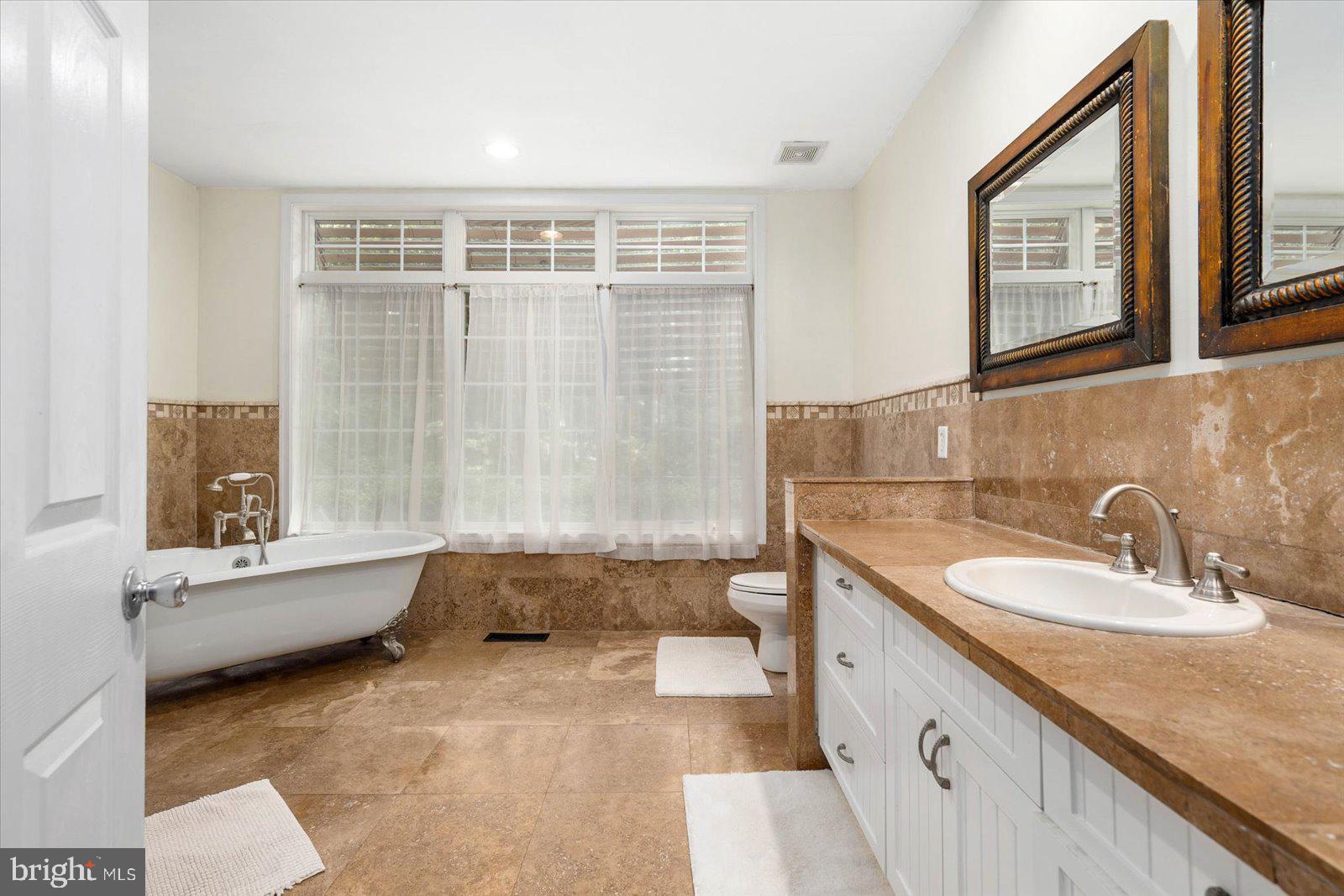 WHISPERING WOODS - Residential