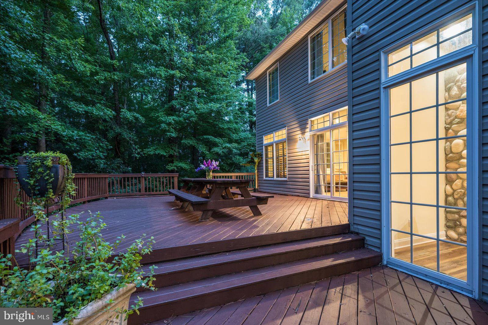 WHISPERING WOODS - Residential