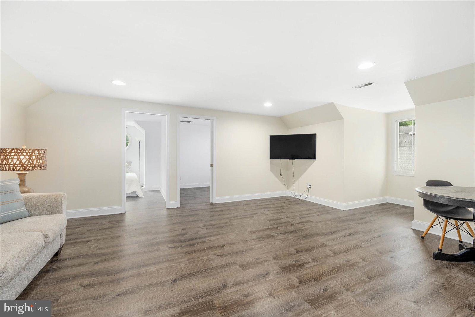 WHISPERING WOODS - Residential