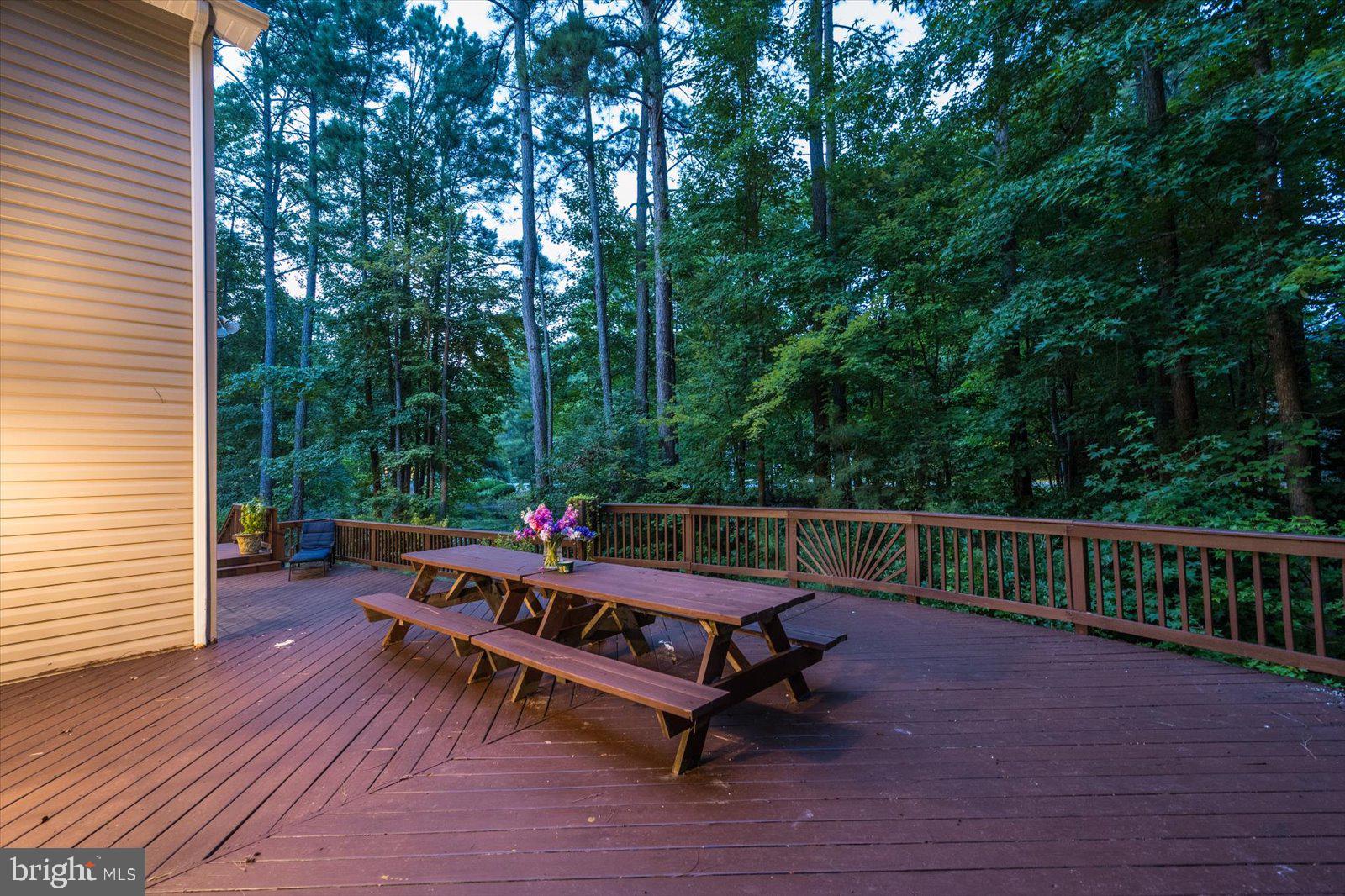 WHISPERING WOODS - Residential