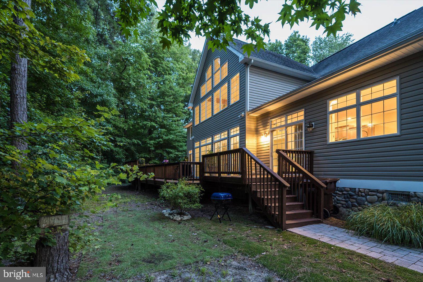 WHISPERING WOODS - Residential