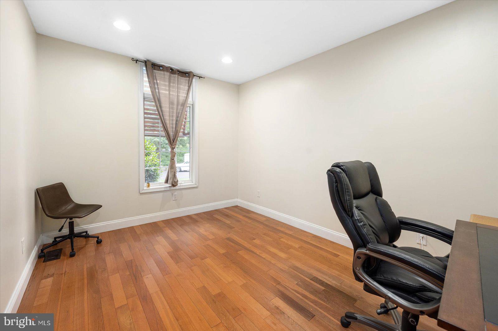 WHISPERING WOODS - Residential