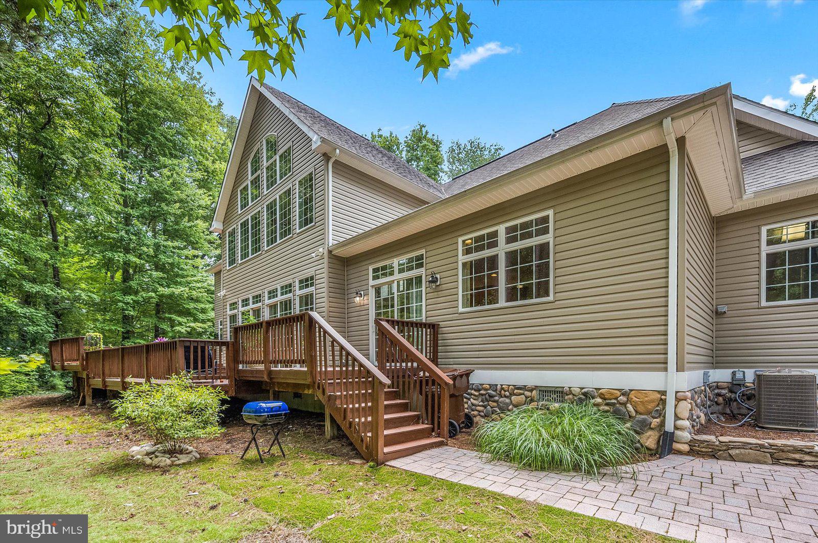 WHISPERING WOODS - Residential