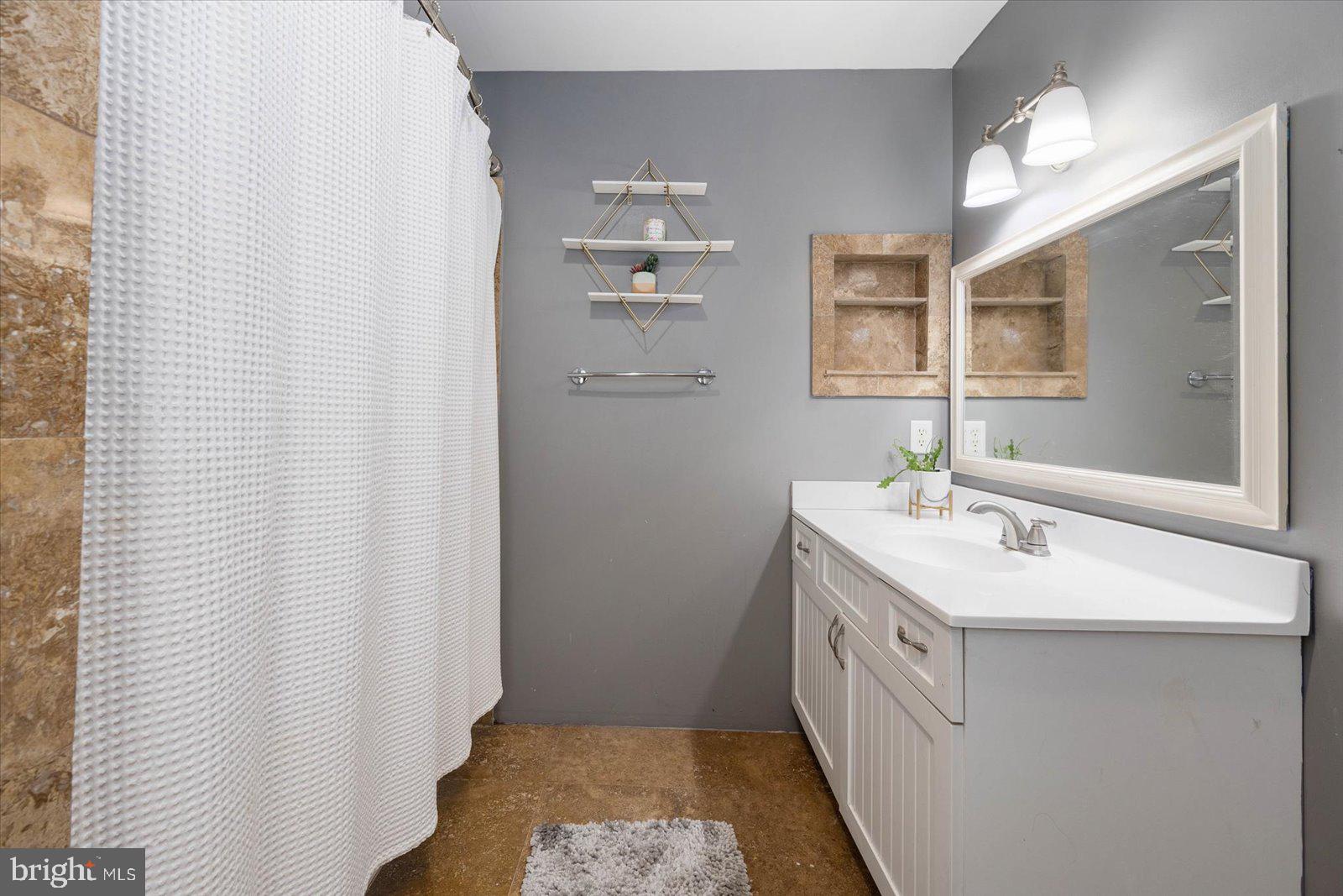 WHISPERING WOODS - Residential